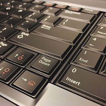 Obliczanie śladu węglowego w budownictwie — różnice między emisjami operacyjnymi a emisjami wbudowanymi (embodied carbon)