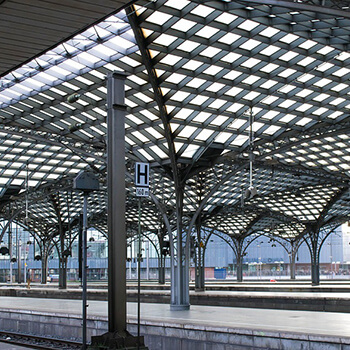 Jak planować ogród permakulturowy na 100 m2 — kalendarz prac